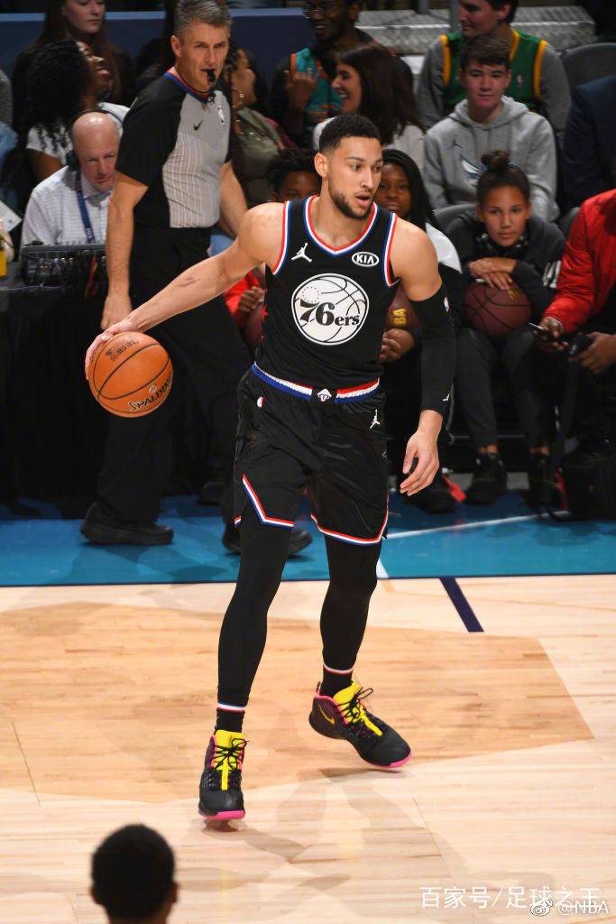 包含关键时刻西汉姆备战意甲集结日浙江队调整名单以备NBA季后赛，网友：风云突变莱比锡今晨再遭质疑的词条